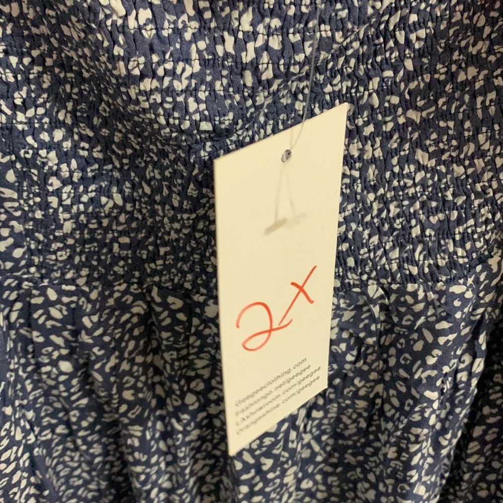 Floral Button-Front Navy Blue Romper - Picture 7 of 8